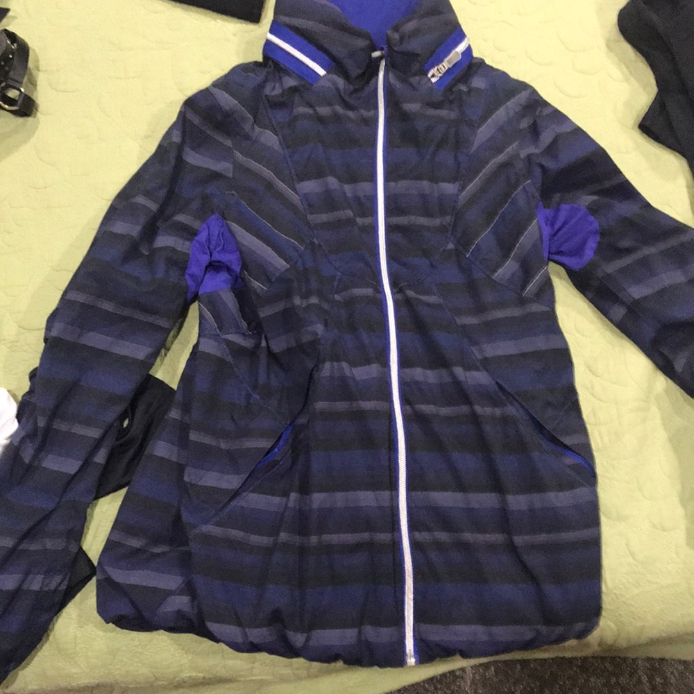 lululemon jacket - Picture 2 of 3
